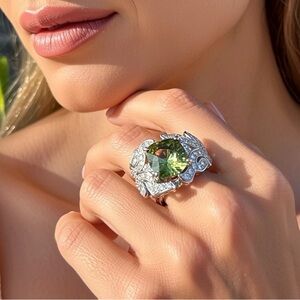Exquisite Swarovski Peridot & Clear Sterling Silver Overlay Ring Size 7.25